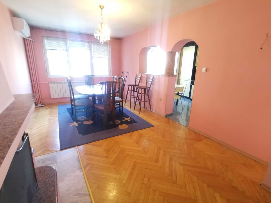 Дава се под наем Тристаен апартамент в София, Младост 2 - 120 кв.м за 561 € - Снимка #2