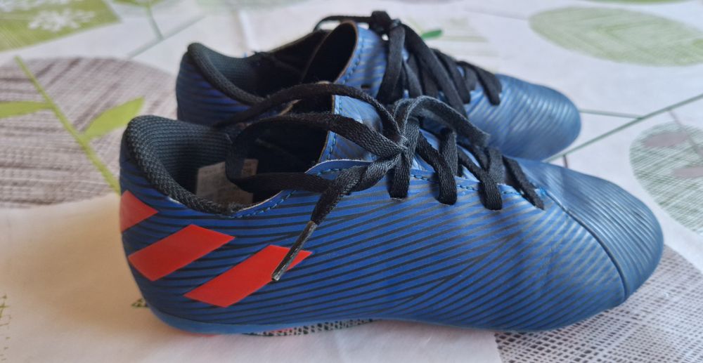 Продавам детски Бутонки Adidas