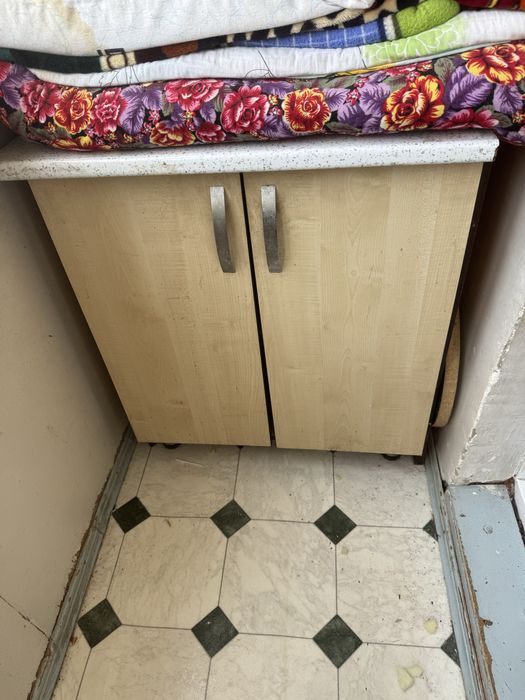 Есік, стиралка, тумба, кухня