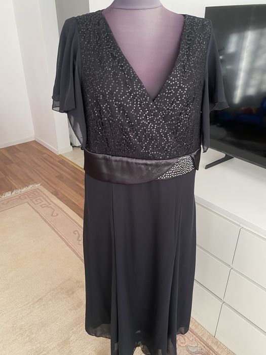 Vand rochie pentru evenimente