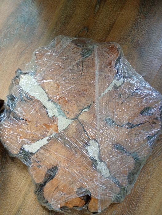 Дървени  масички и каменен  стенен часовник ,може и поотделно