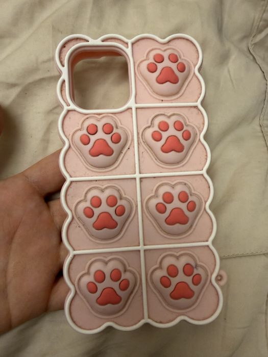 Продам 8 чехлов на iphone 12 pro для девочки