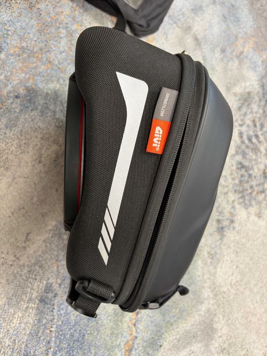 Мото чанта за резервоар GIVI 5L ST605B