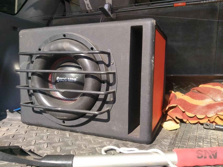 Саббуфер продам   Boss Mini x1008