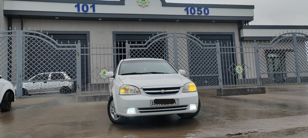 Ласетти 1.8 Сотилади