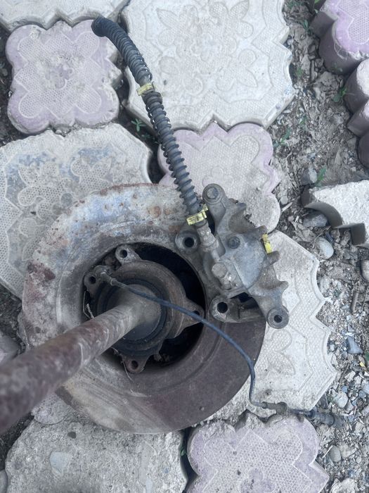 Ланд ровер Дисковер. 1.-2 подходят.Полуось.суппорт.