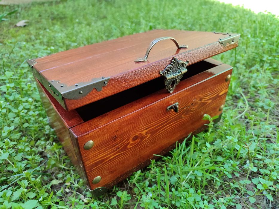 Шкатулка -сундучок ручной работы