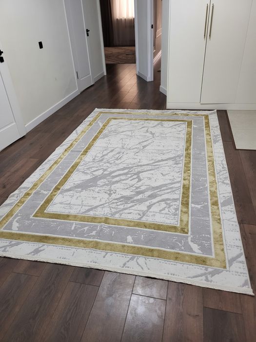 Два ковра идеально чисто  плчти как новая