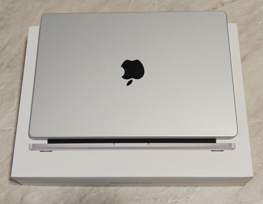 MacBook Pro 14 M5 24/1TB 33цикла/100%
