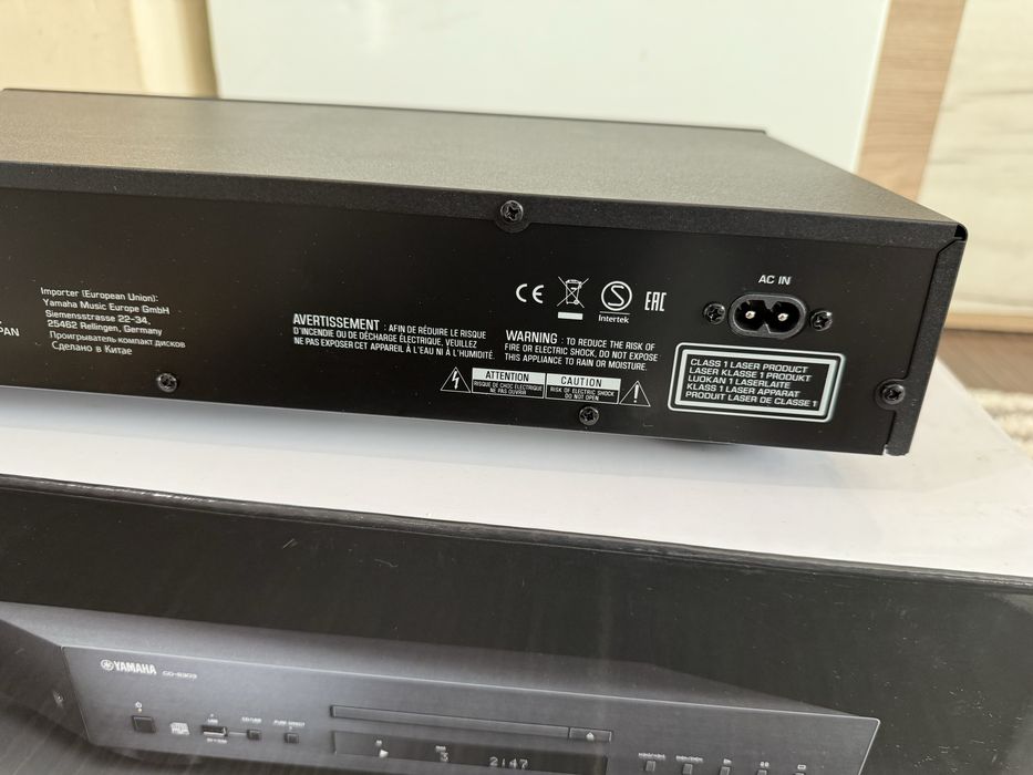 Yamaha CD-S303 Чисто  нов