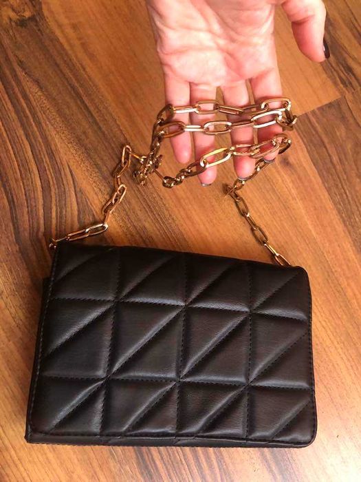 елегантна черна чанта