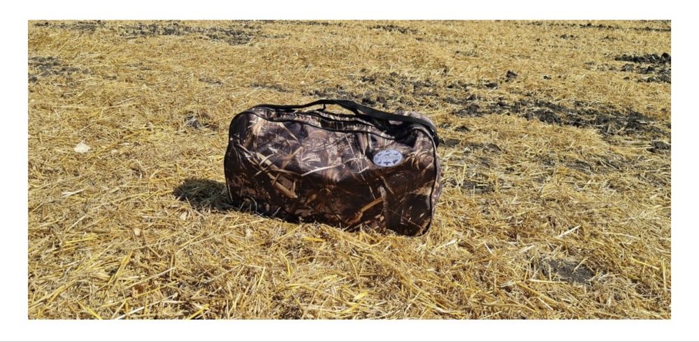 Гуси серые подсадные. Чучело