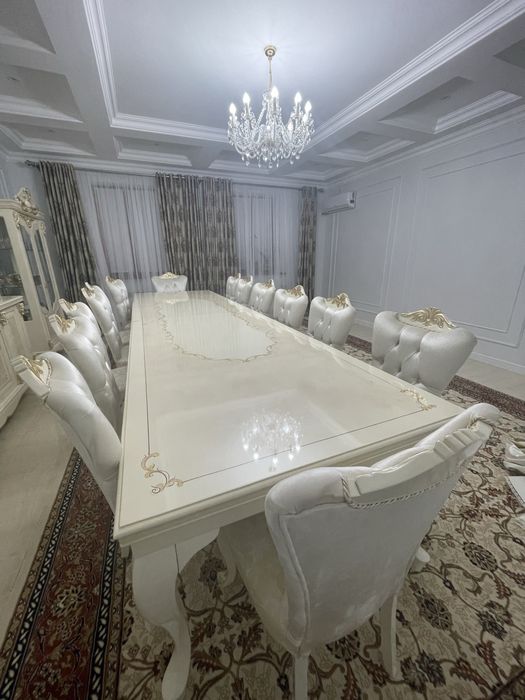 Продается стол со стульями