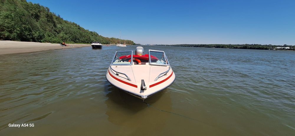 Vând barcă cu peridoc