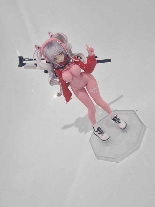 Аниме фигурка девушка