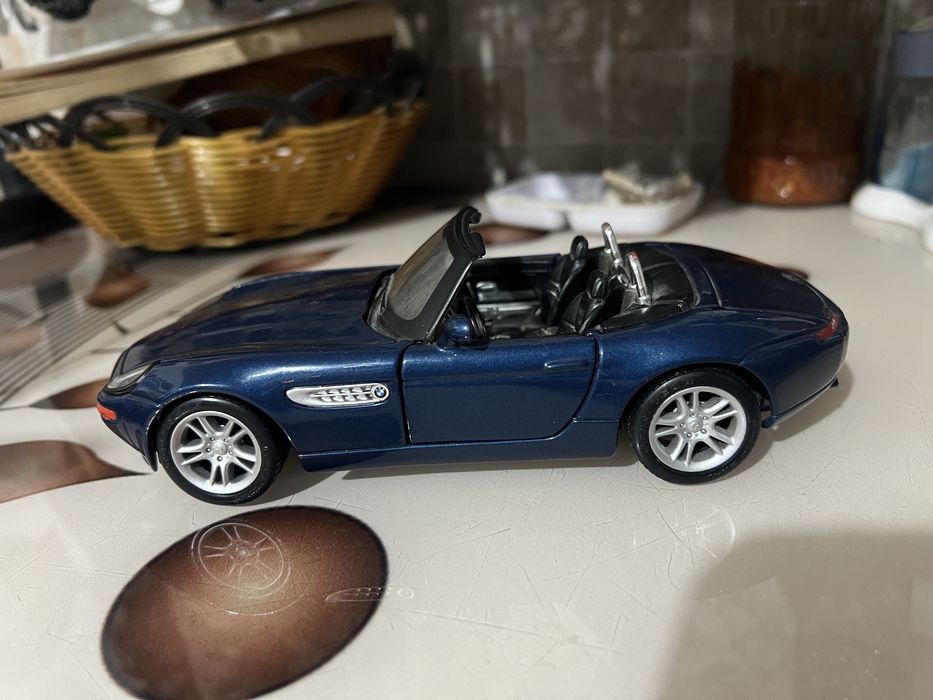 Vand macheta BMW Z8 stare buna