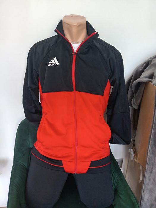Vând bluza sport Adidas