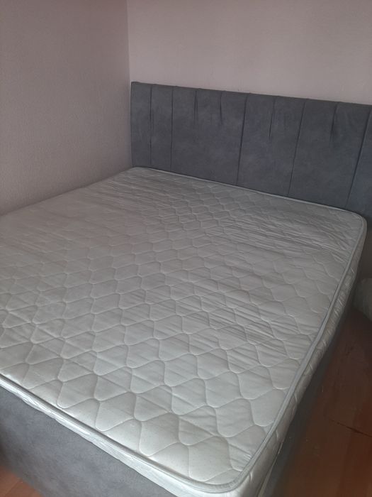 Продаю двуспальную кровать