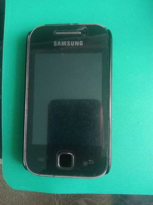 Телефон Samsung и колонки microlab