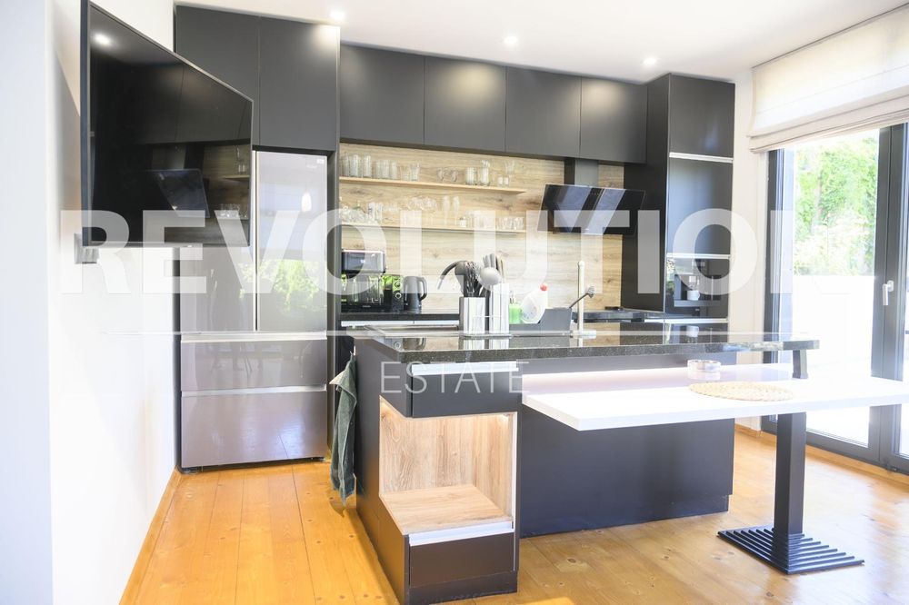 Дава се под наем Къща в Варна, м-т Траката - 320 кв.м за 5000 € - Снимка #5