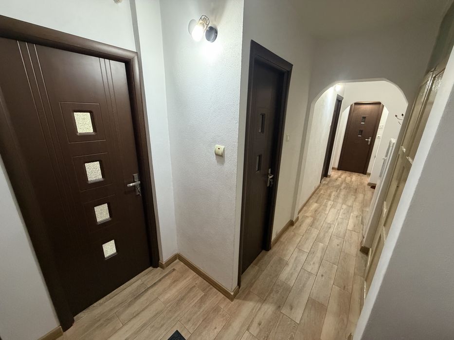 Apartament 3 camere Mioveni, etaj 2