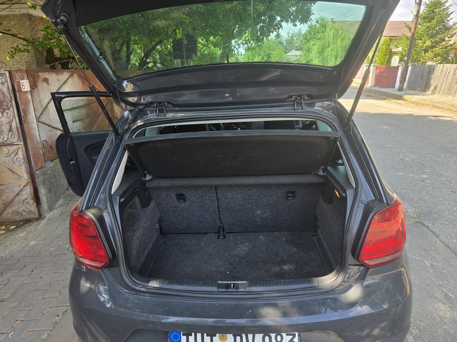 VOLKSWAGEN Polo