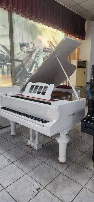 Рояль салонный. Royal