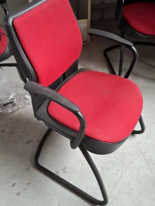 Scaun si masa de birou original Steelcase, rosu