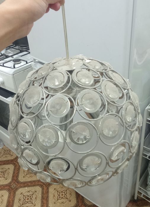 Продам люстру в хорошем состоянии