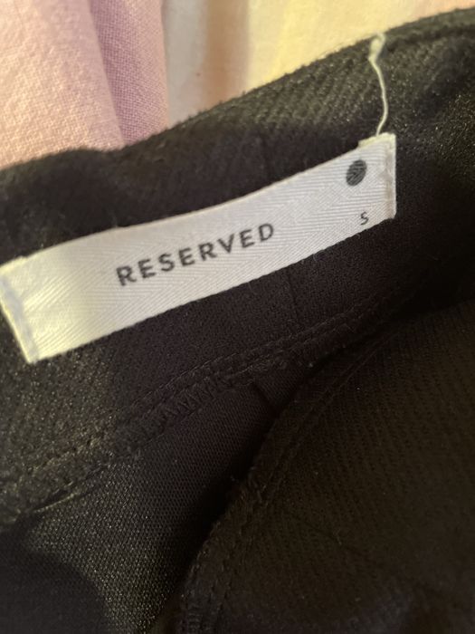 Бежова и черна пола