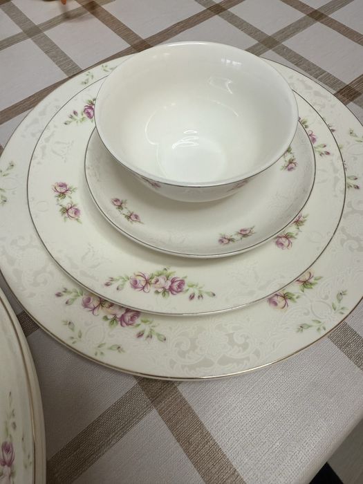 Продам посуду на 12 персон