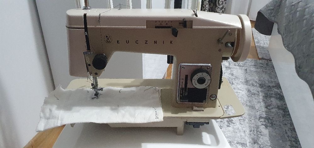 Masina de cusut electrica