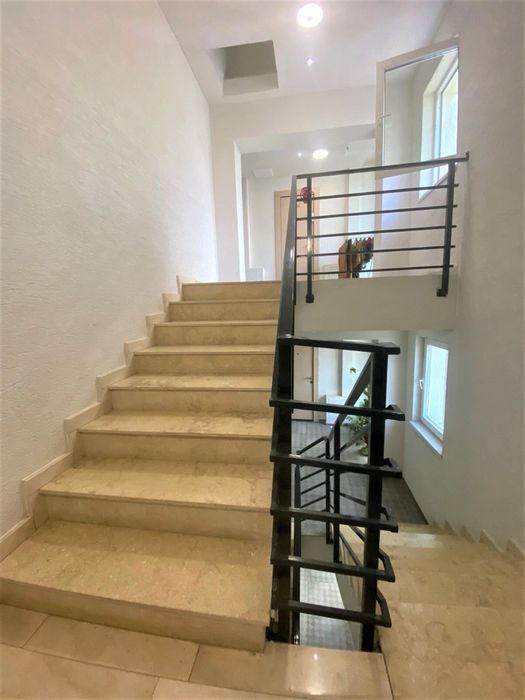 Garsoniera, Poitiers, 240e