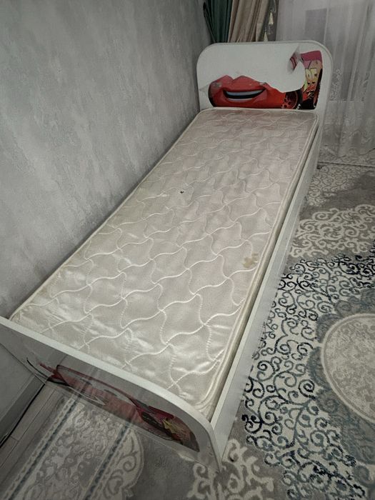 Продам детскую кровать с матрасом