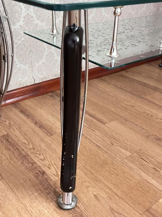 Продам стол.