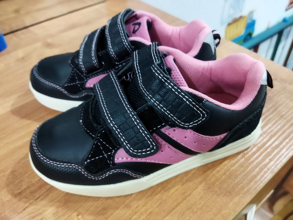 Кроссовки на девочку