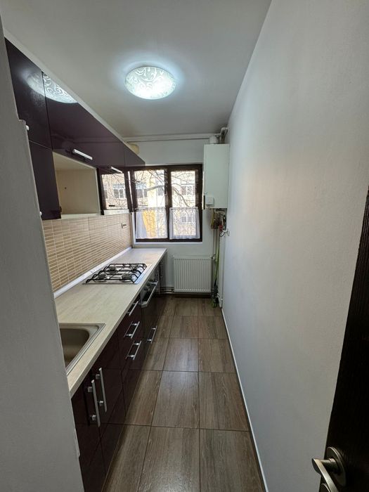 Închiriez apartament cu 3 camere zona Dacia