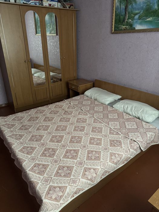 Продам спальный гарнитур