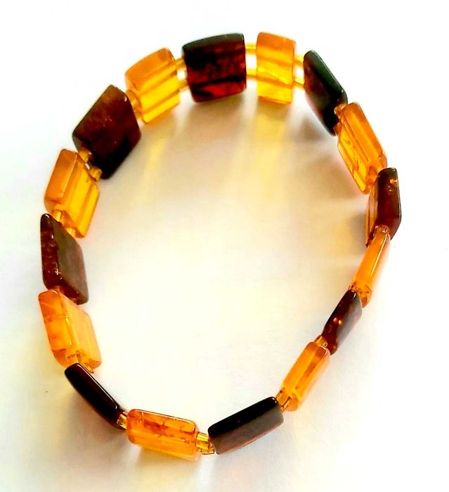 Гривна от естествен полиран кехлибар