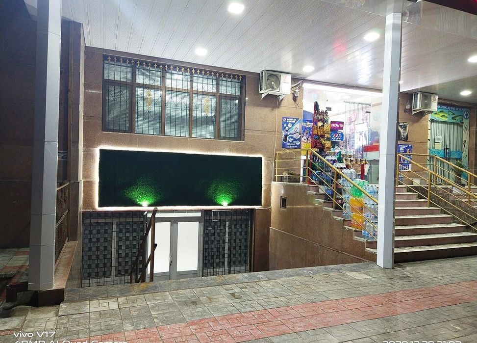 Noturar bino sotiladi