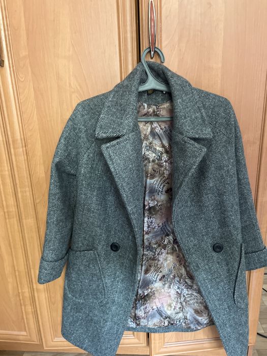 Серое пальто