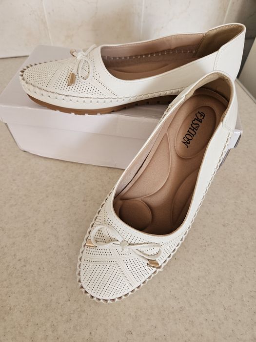 Продам демисезонную обувь.