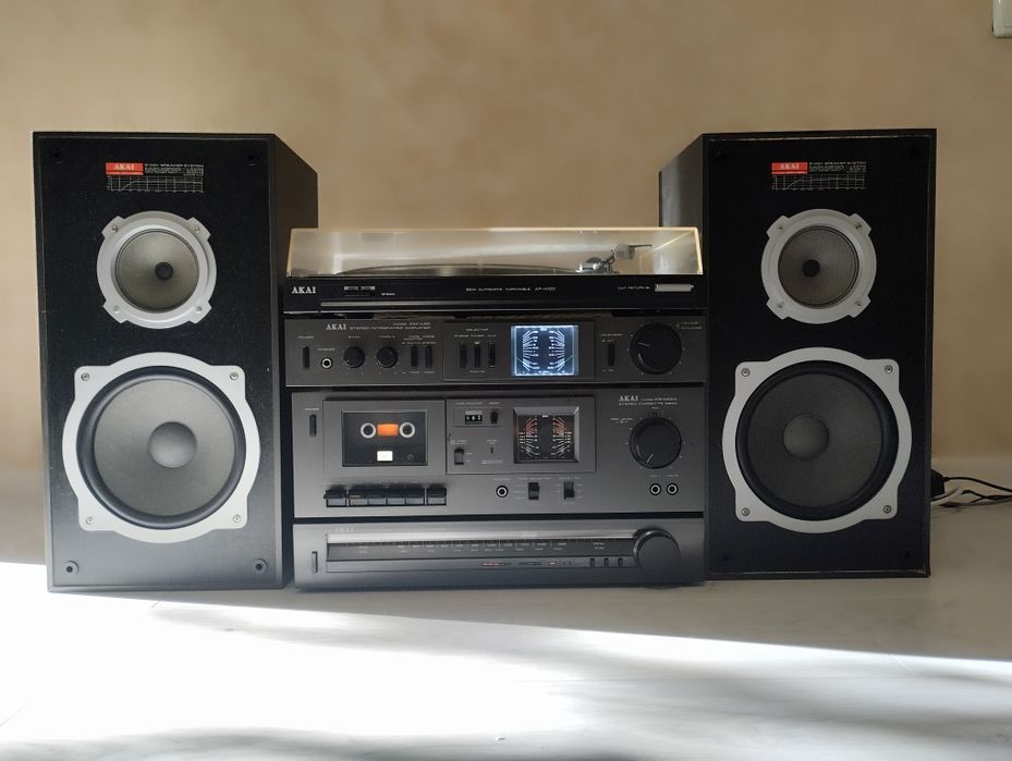 Стойка AKAI тюнер, усилитель, дека, проигрыватель , колонки