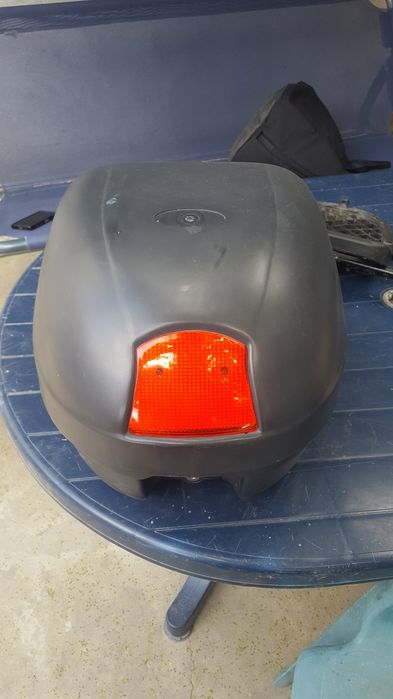 Portbagaj/topcase scuter Peugeot jet
