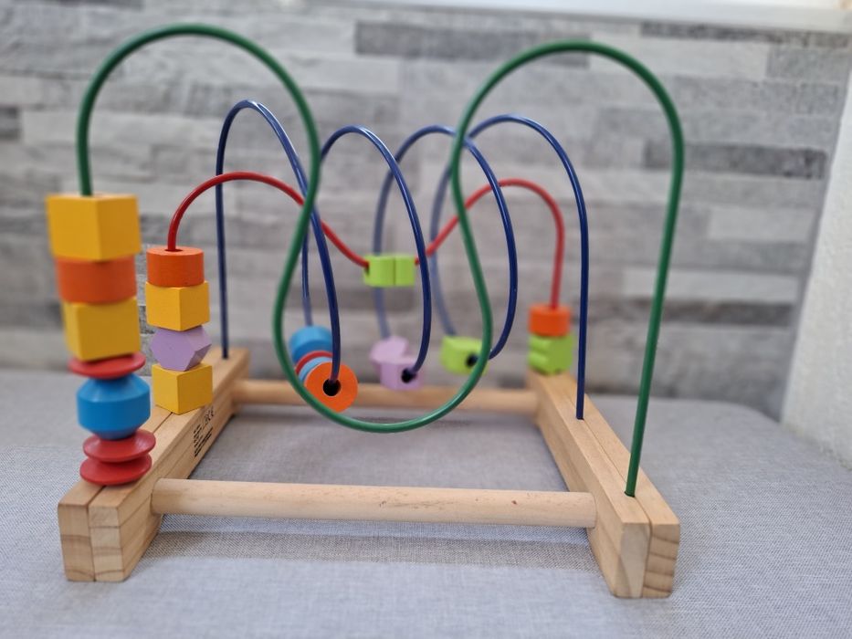 Продавам детска дървена игра