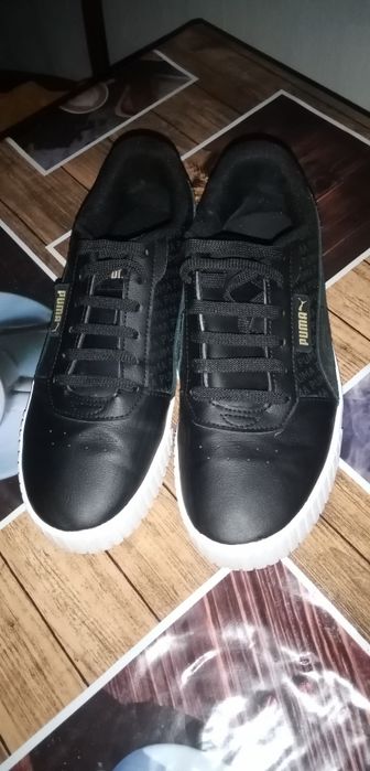 Продаётся фирменные кросовки puma carina 2.0