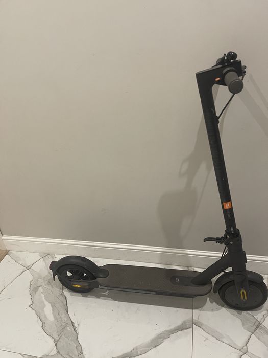 Электро самокат Xiaomi Mi Essential Scooter