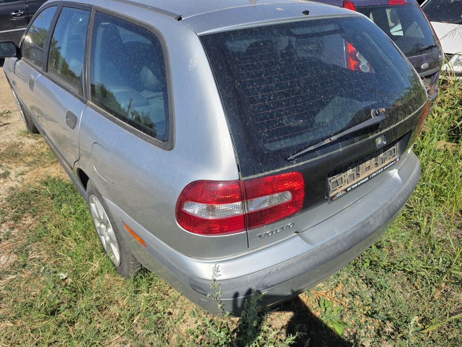 Dezmembrez volvo v40 1.6i
