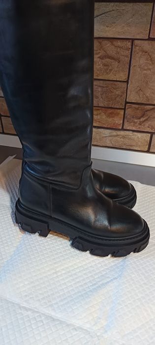 Cizme din piele, Italia