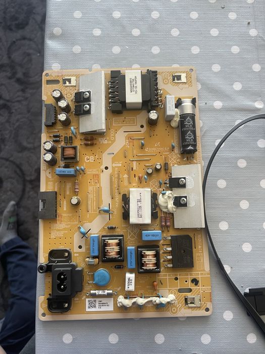 TV Samsung за части UE43RU7102K